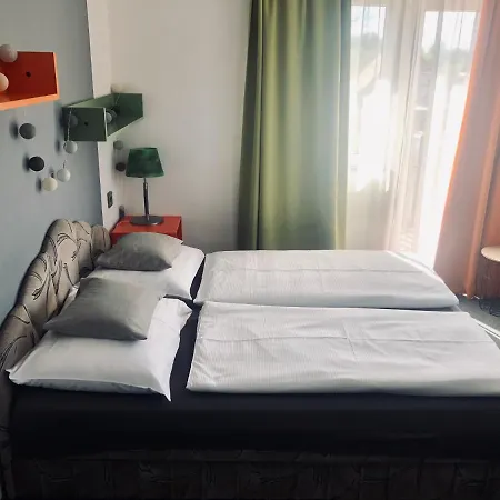 아파트 Medences Apartman *